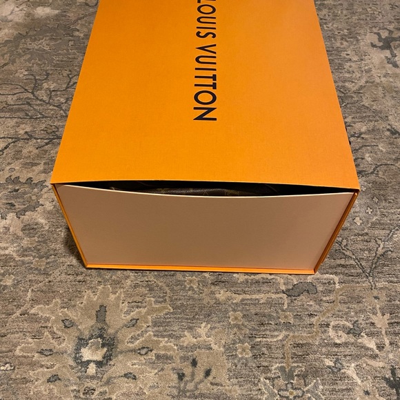 COPY - BRAND NEW Authentic Louis Vuitton XXL Luggage Box - Picture 13 of 16